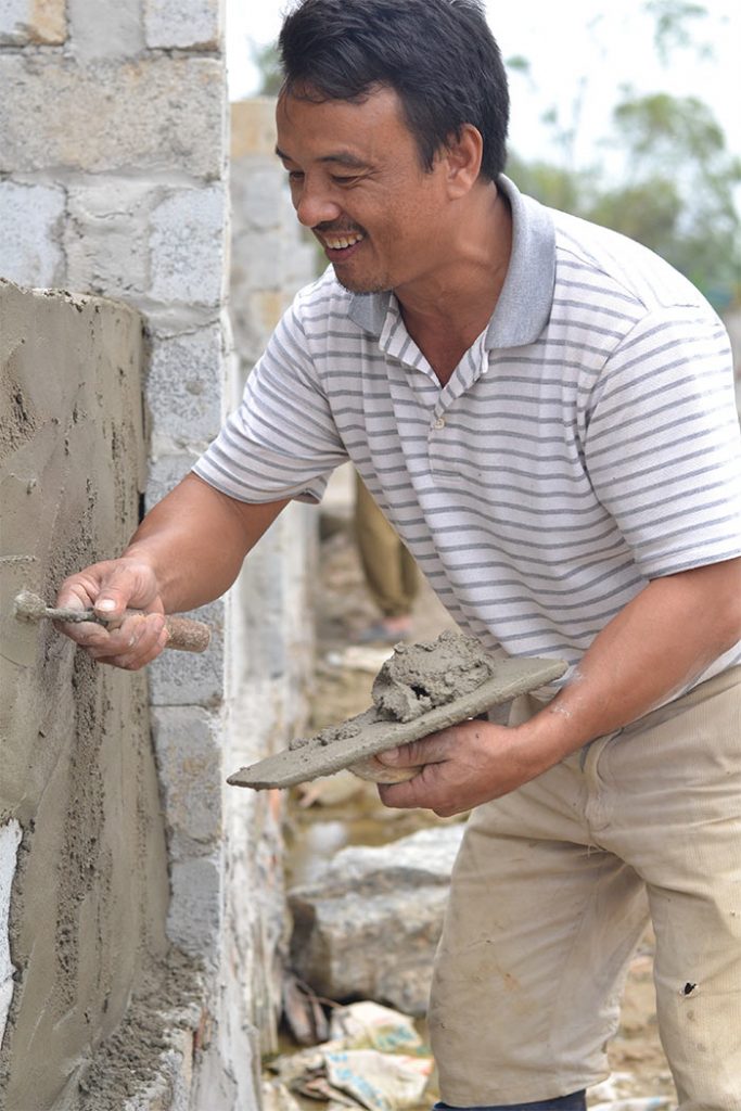 Reboco manual, erros na aplicação de gesso, reboco, fachadistas, profissionais construção, ferramentas, maquinas