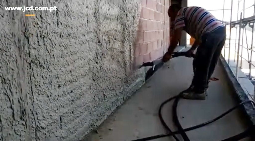 Reboco com maquina, erros na aplicação de gesso, reboco, fachadistas, profissionais construção, maquinas